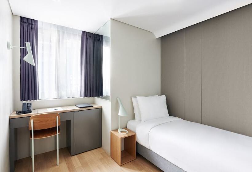 Camera Superiore Singola, Peyto Samseong