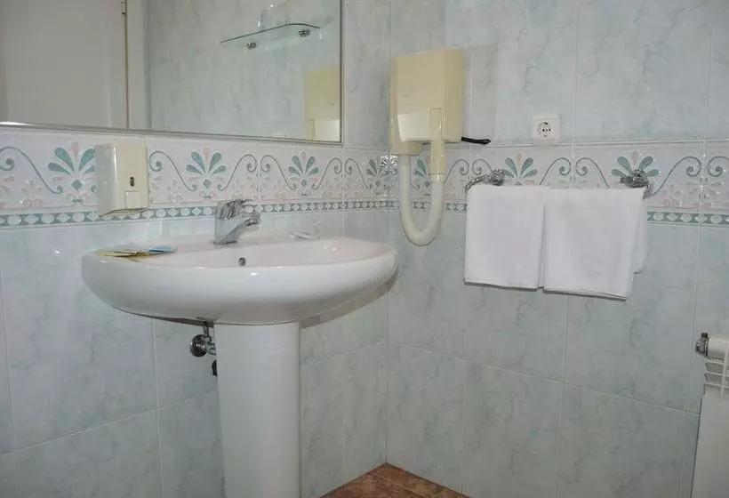 Standard Kolmen Hengen Huone, Poniente