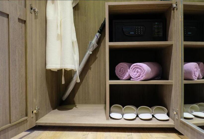 اتاق پرمیوم با چشمانداز دریا, Prana Resort Nandana