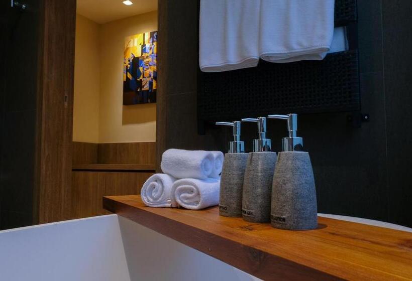 اتاق پرمیوم با چشمانداز دریا, Prana Resort Nandana