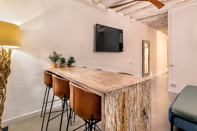 חדר סופריור, Spy Home