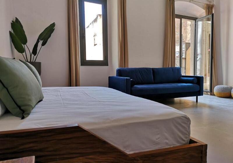 חדר סופריור, Spy Home