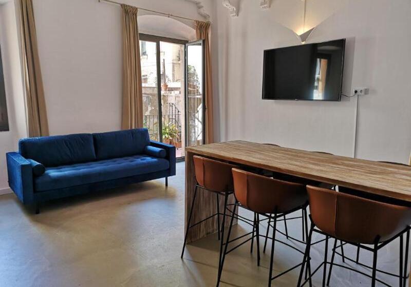 חדר סופריור, Spy Home