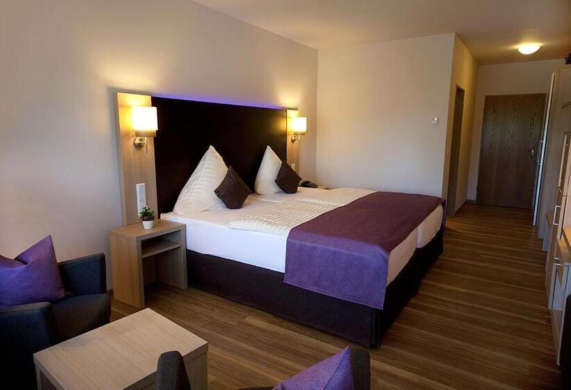 컴포트 룸, Steuer