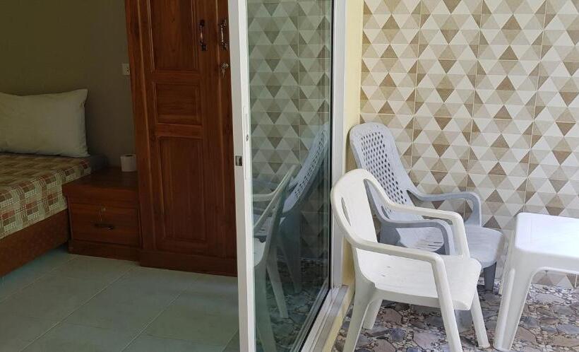 חדר בסיסי, Spy Home