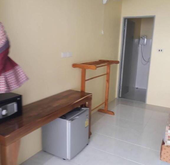 חדר בסיסי, Spy Home