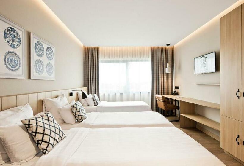 标准三人间, Urban Lodge