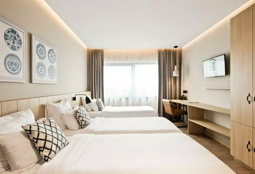 اتاق استاندارد سه نفره, Urban Lodge