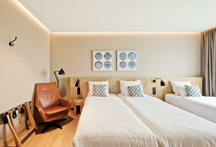 اتاق استاندارد سه نفره, Urban Lodge