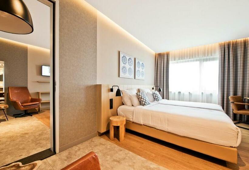 آپارتمان یک خوابه با دری مشترک که هال را جدا می کند., Urban Lodge