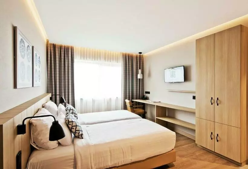 آپارتمان یک خوابه با دری مشترک که هال را جدا می کند., Urban Lodge