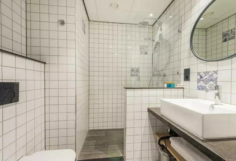 آپارتمان یک خوابه با دری مشترک که هال را جدا می کند., Urban Lodge