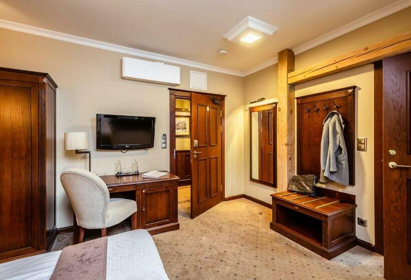 חדר סטנדרט, Zamek Topacz