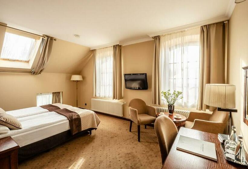 חדר סופריור, Zamek Topacz