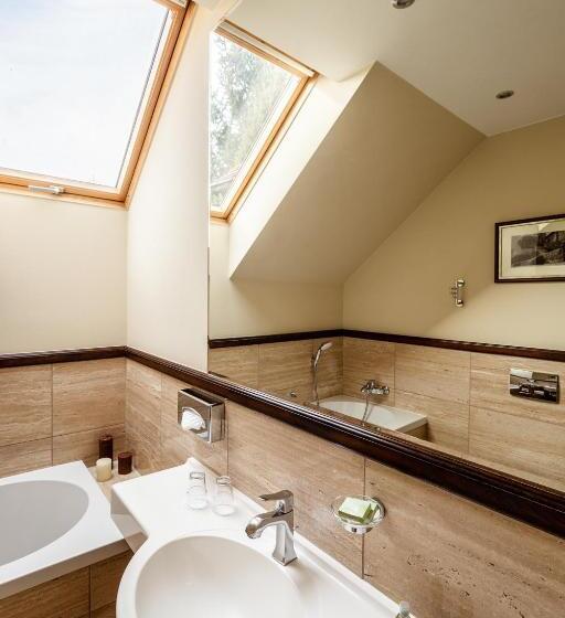 חדר סופריור, Zamek Topacz