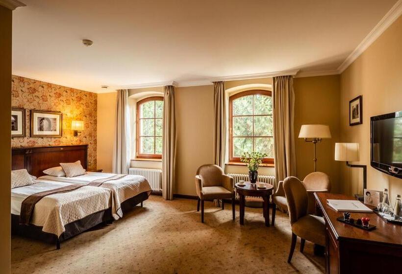 חדר סופריור, Zamek Topacz