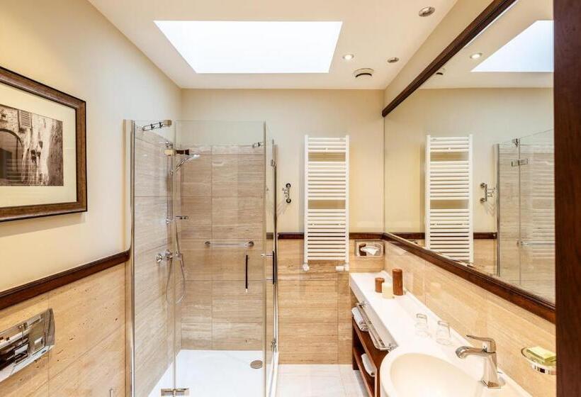 חדר סופריור, Zamek Topacz