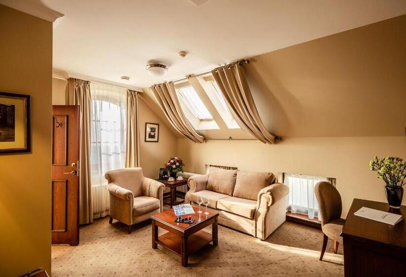 סוויטת ג'וניור, Zamek Topacz