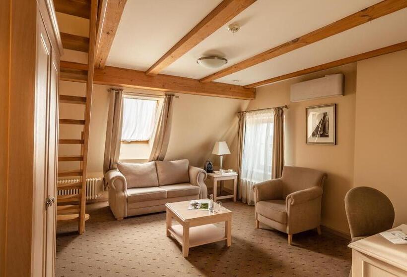 סוויטת ג'וניור, Zamek Topacz