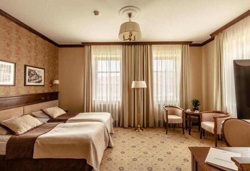 חדר סופריור, Zamek Topacz