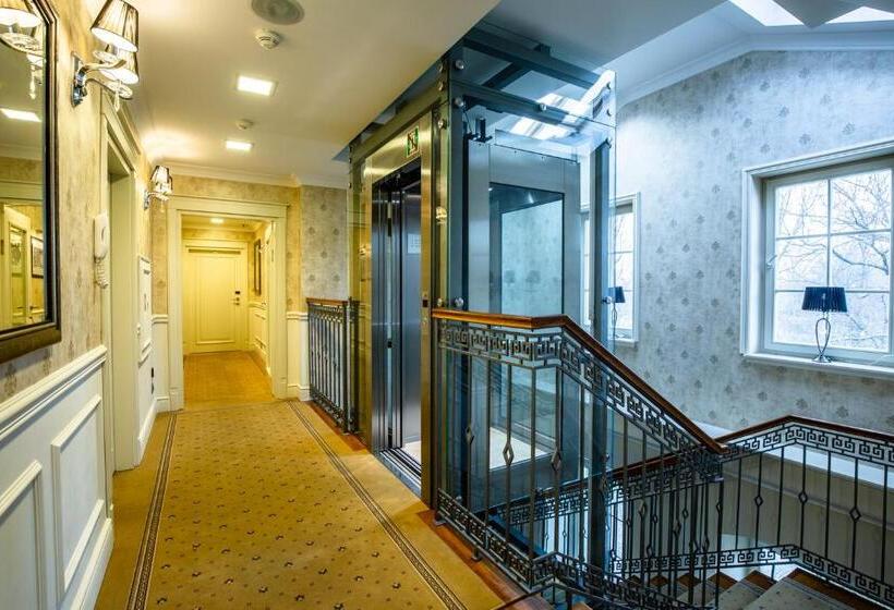 חדר סופריור, Zamek Topacz