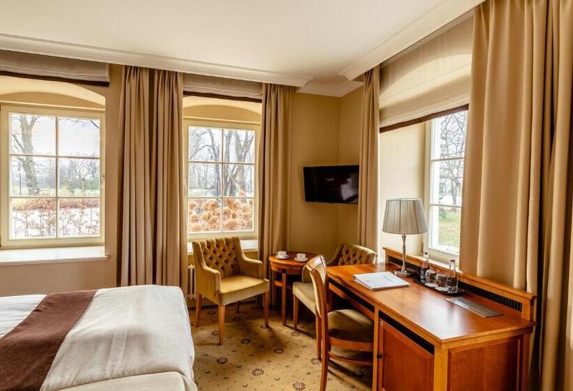 חדר סופריור, Zamek Topacz