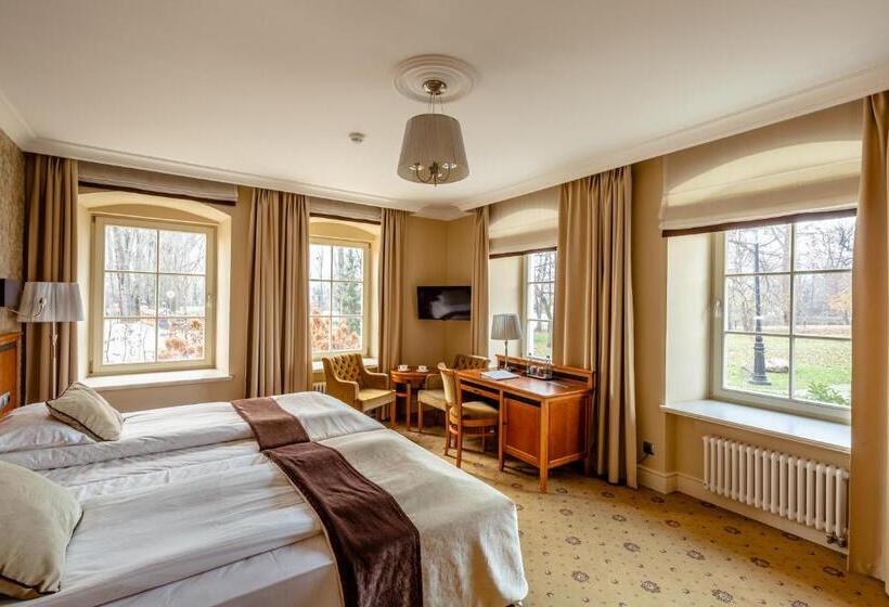 חדר סופריור, Zamek Topacz