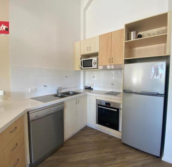 شقة غرفة واحدة, The Byron Beachcomber