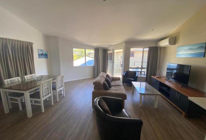 شقة غرفة واحدة, The Byron Beachcomber