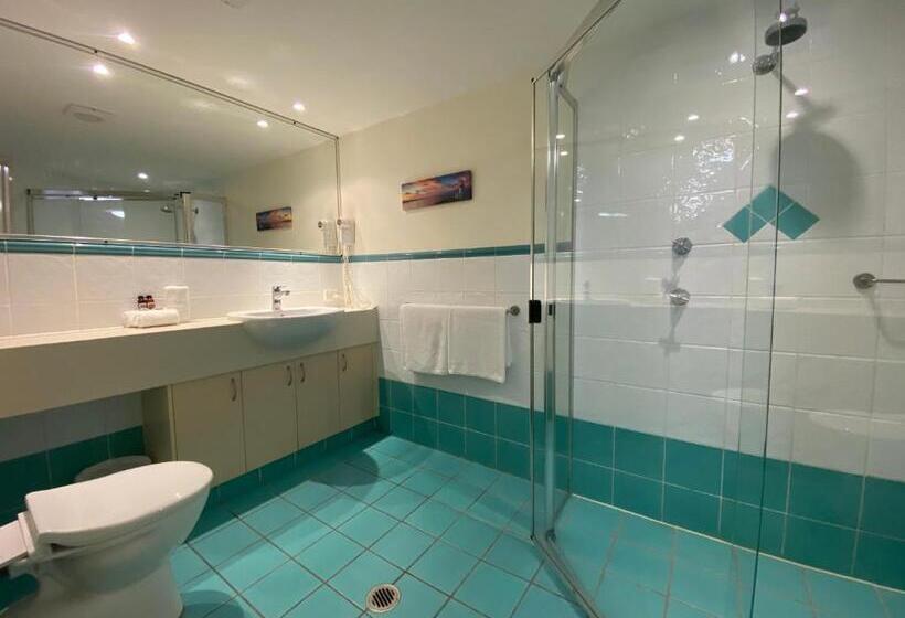 شقة غرفتين, The Byron Beachcomber