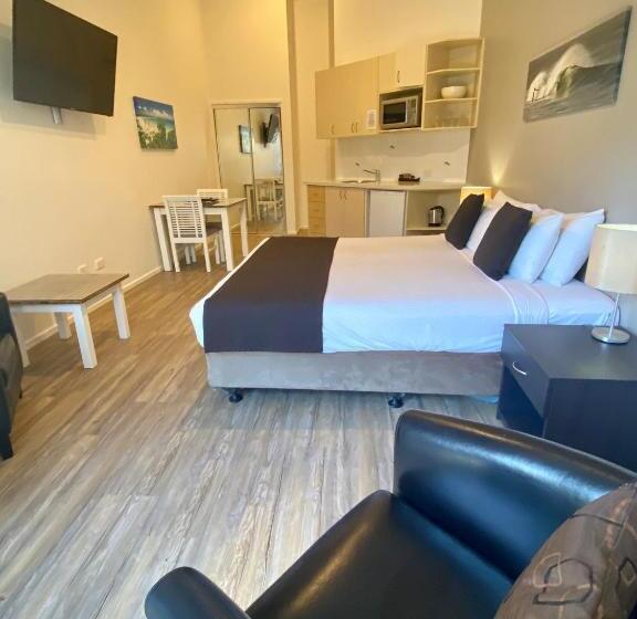 شقة غرفتين, The Byron Beachcomber