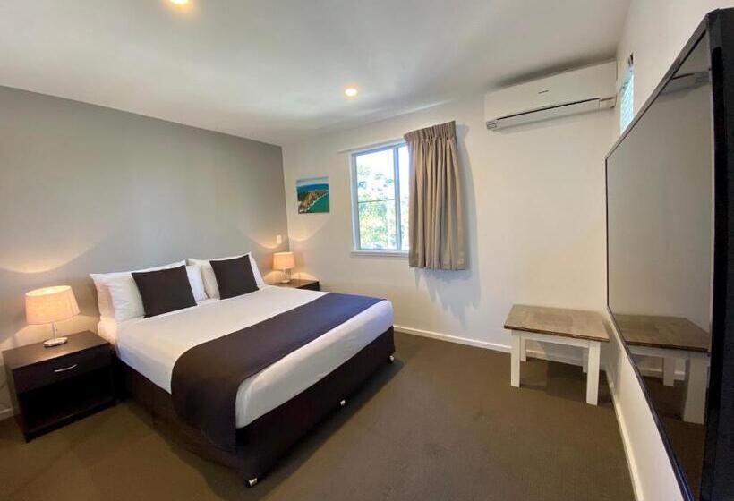 شقة غرفتين, The Byron Beachcomber