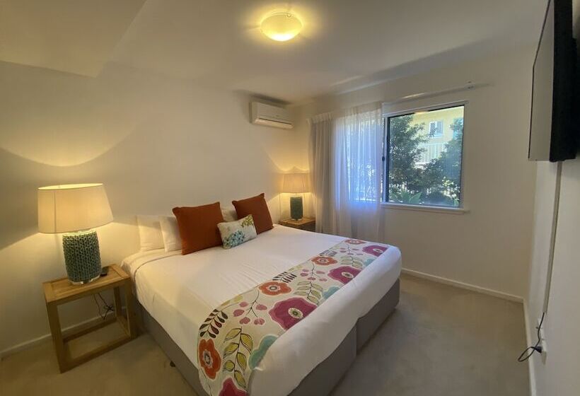 شقة غرفة واحدة, The Byron Beachcomber