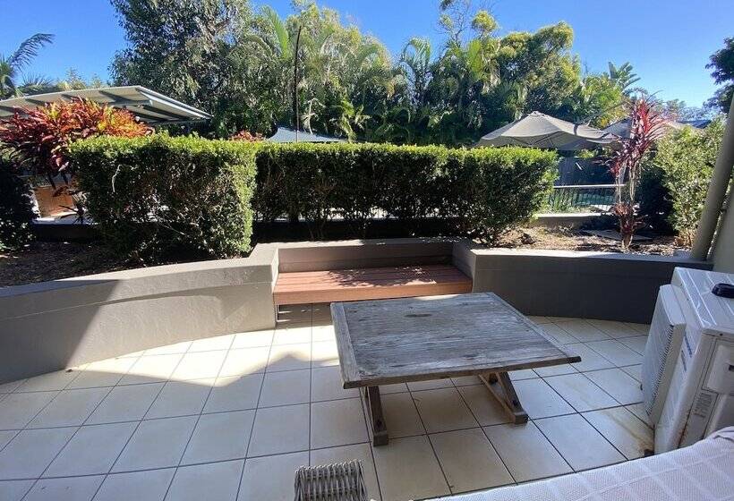 شقة غرفة واحدة, The Byron Beachcomber