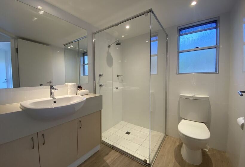 شقة غرفة واحدة, The Byron Beachcomber