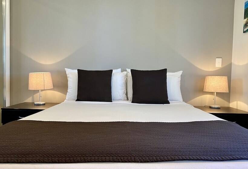 شقة غرفة واحدة, The Byron Beachcomber