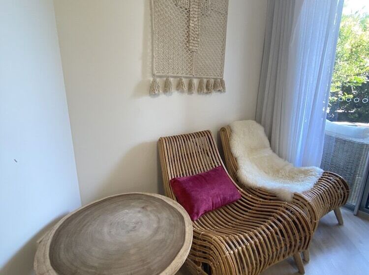 إستوديو قياسى, The Byron Beachcomber