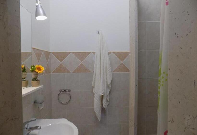 غرفة قياسية ثلاثية, B&b Le Cave