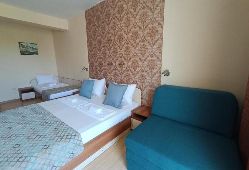 Standard 3 Pers. Værelse, семеен хотел детелини