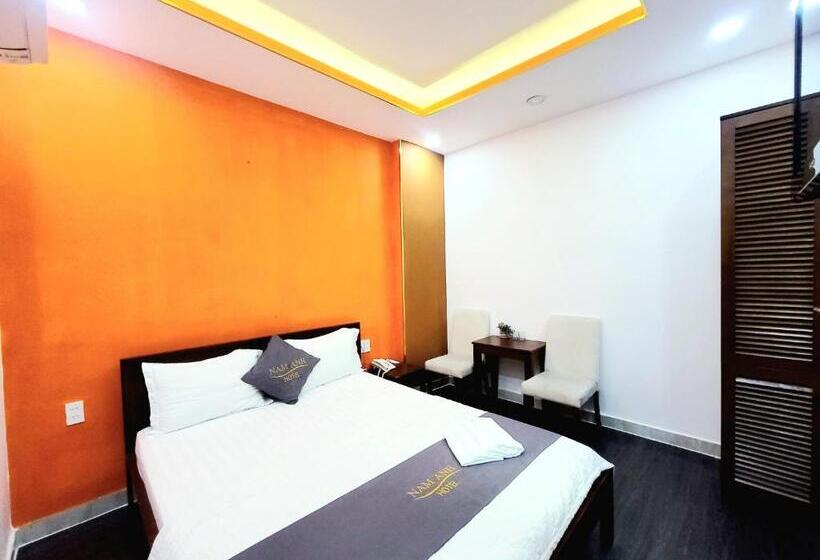 اتاق استاندارد, Nam Anh 2