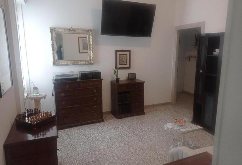 اتاق استاندارد با سرویس بهداشتی مشترک, Da Enzo Centro Imperia A 5 Minuti A Piedi Dal Mare