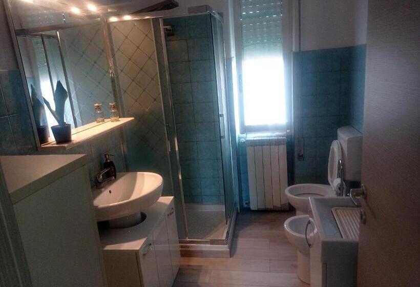 اتاق استاندارد با سرویس بهداشتی مشترک, Da Enzo Centro Imperia A 5 Minuti A Piedi Dal Mare