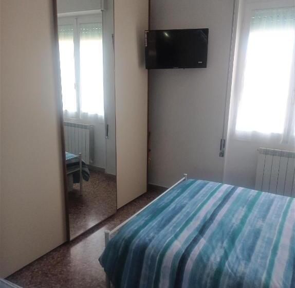 اتاق استاندارد با سرویس بهداشتی مشترک, Da Enzo Centro Imperia A 5 Minuti A Piedi Dal Mare