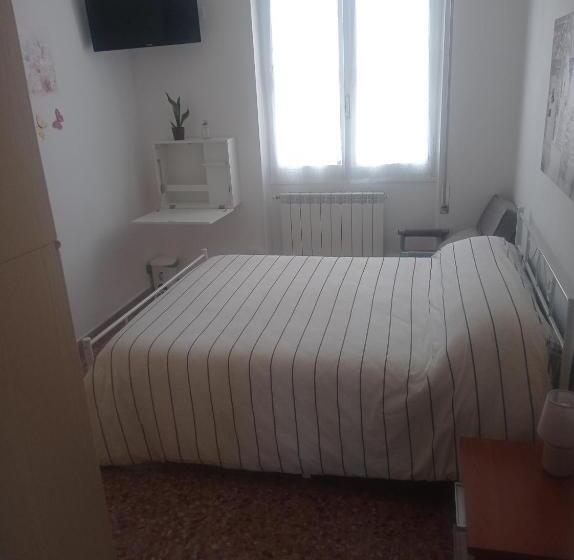 اتاق استاندارد با سرویس بهداشتی مشترک, Da Enzo Centro Imperia A 5 Minuti A Piedi Dal Mare