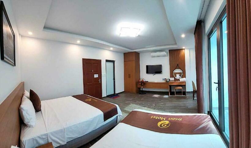 اتاق لوکس با بالکن, Swan Motel