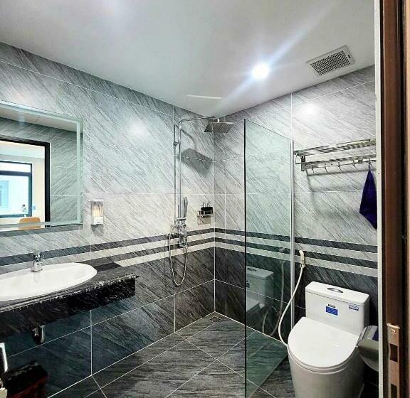 اتاق لوکس با بالکن, Swan Motel