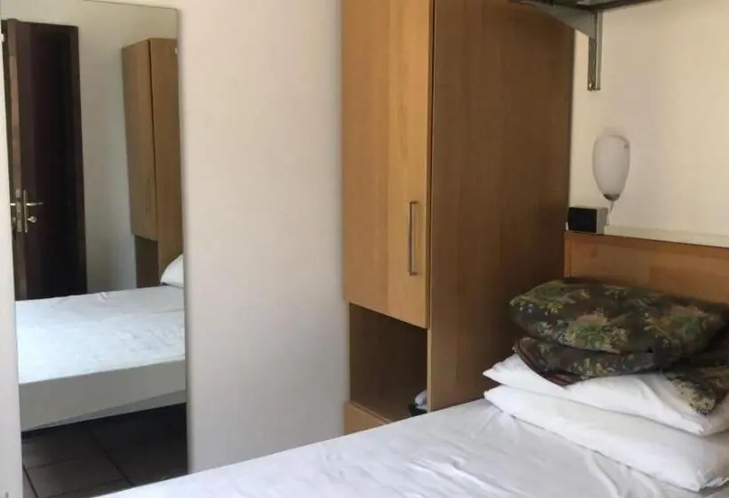シングルベーシックルーム, Be Me Hotel Helvetia