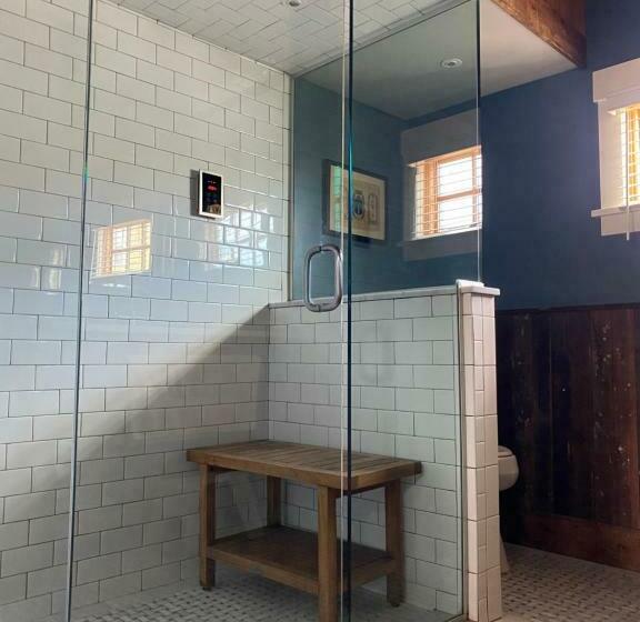דירה בת חדר שינה 1 עם מרפסת, Magical Post And Beam Loft Downtown Newport!