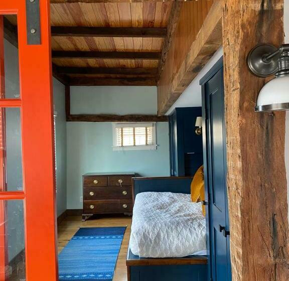 דירה בת חדר שינה 1 עם מרפסת, Magical Post And Beam Loft Downtown Newport!