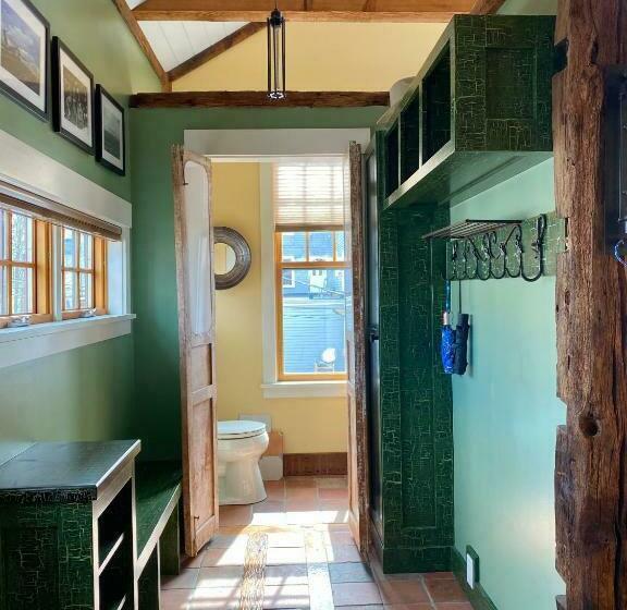 דירה בת חדר שינה 1 עם מרפסת, Magical Post And Beam Loft Downtown Newport!